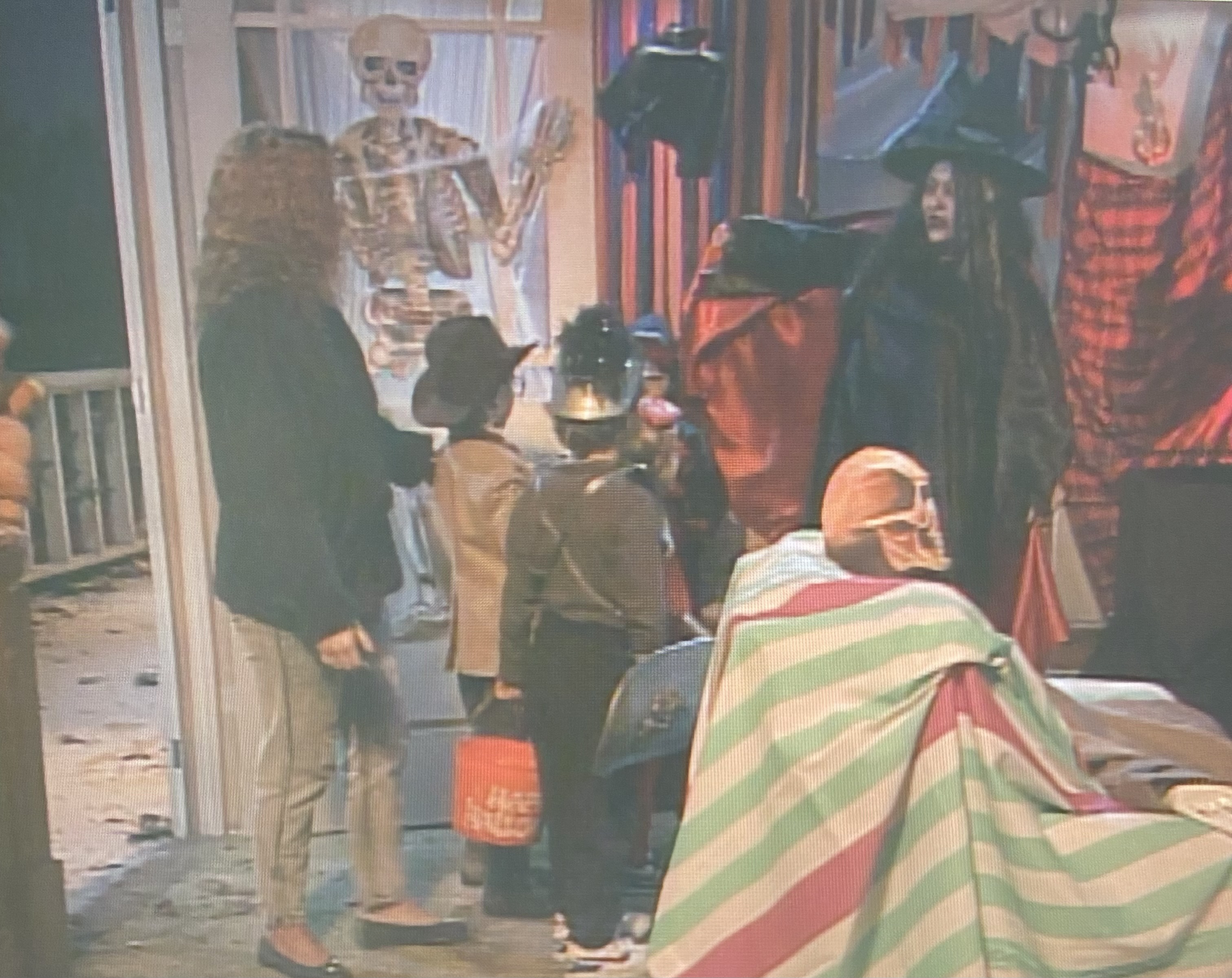 Celebrating the Most Nostalgic Halloween Episode of "Roseanne"- "BOO ...